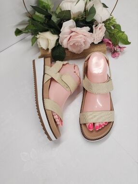 Lucky Brand Tan Platform Sandals with White Midsole